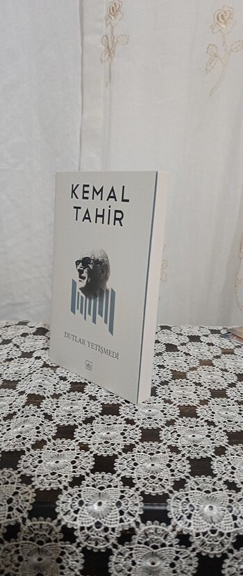 Beden İthaki Yayınları / KEMAL TAHİR / DUTLAR YETİŞMEDİ