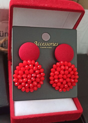 Kırmızı Boncuklu Mini Küpe