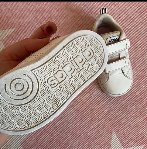 22 Beden beyaz Renk Adidas spor ayakkabı