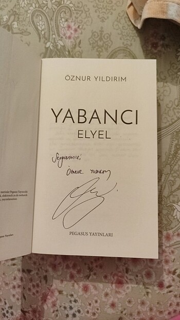  Yabancı Elyel imzalı kitap Öznur Yıldırım 