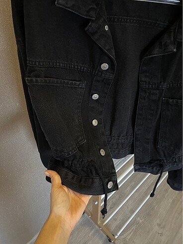 Belden büzgülü detaylı kot ceket - Görsel 5