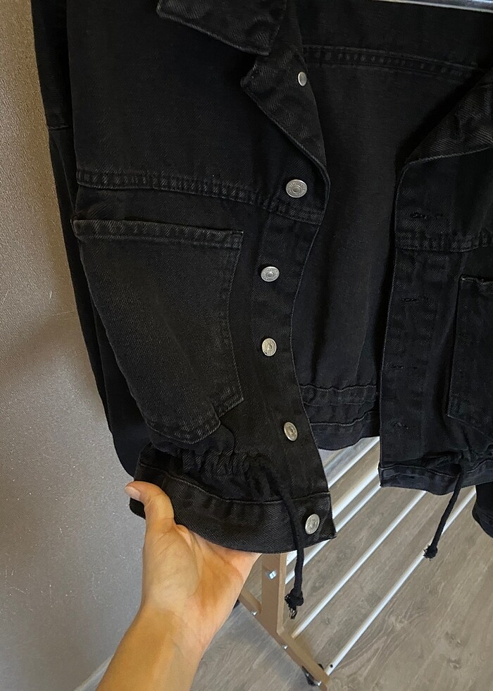 Belden büzgülü detaylı kot ceket - Görsel 5