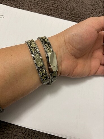 Kendinden desenli taşlı bileklik takma kısmı mıknatıslıdır - Görsel 2
