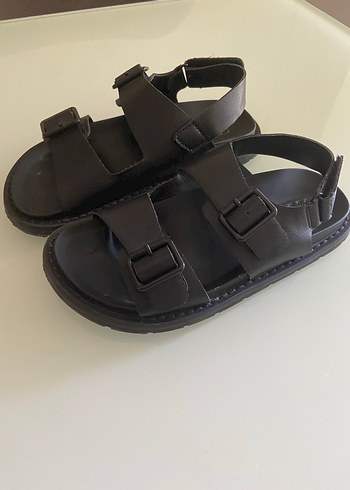 Zara Zara siyah deri tokalı sandalet