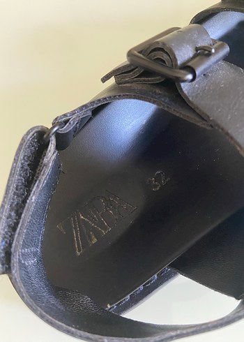 tek ebat Beden Zara siyah deri tokalı sandalet