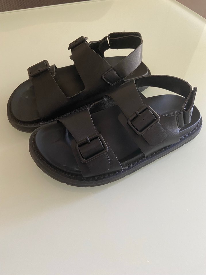 Zara siyah deri tokalı sandalet - Görsel 2