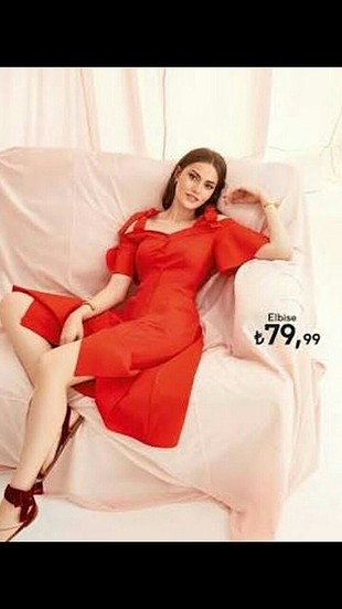 fahriye evcen kırmızı elbise