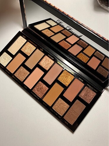  Beden Too Faced Born This Way The Natural Nudes Far Paleti