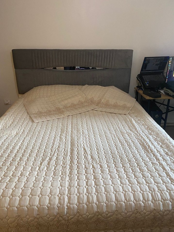 Gri Nakışlı Beyaz Yatak Örtüsü - Görsel 2