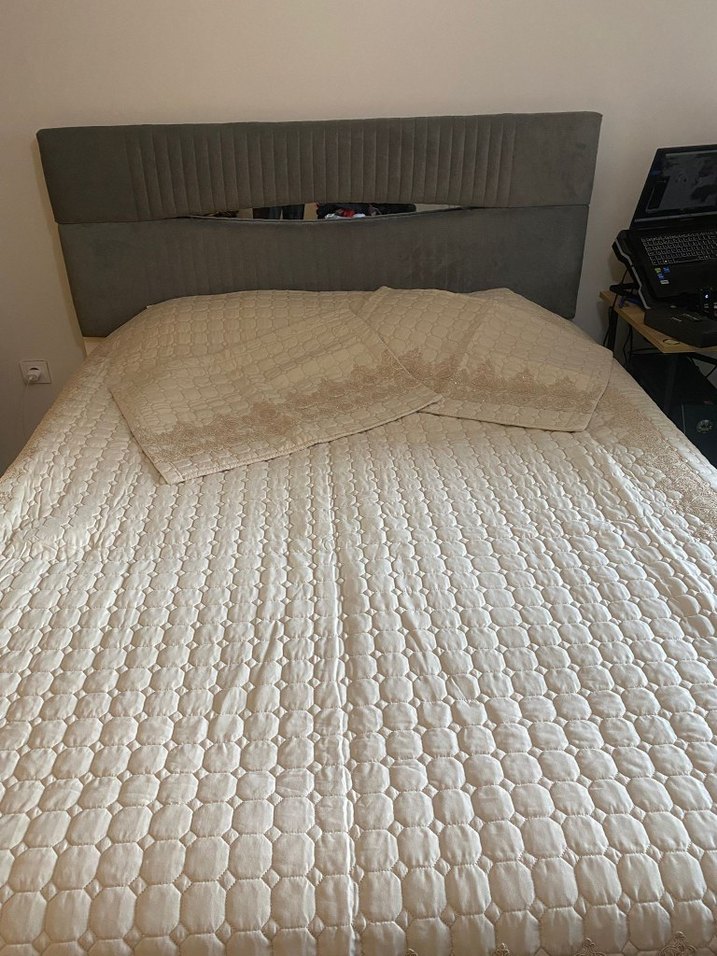 Gri Nakışlı Beyaz Yatak Örtüsü - Görsel 3