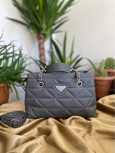 Prada Kapitone El/Kol Çantası