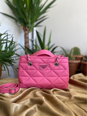 Prada Kapitone El/Kol Çantası