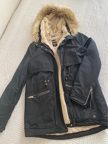 Zara Mont