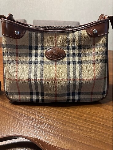 Burberry Burberry Çapraz Kol Çantası