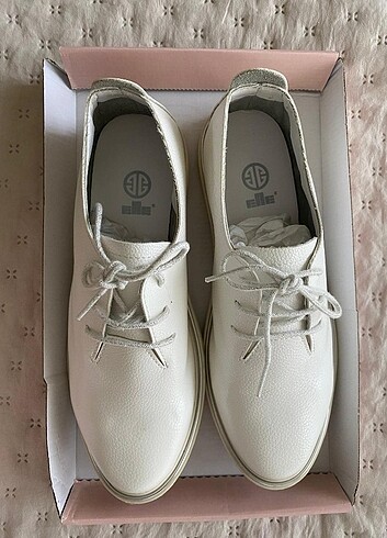 Beyaz kadin ayakkabı  - Görsel 2