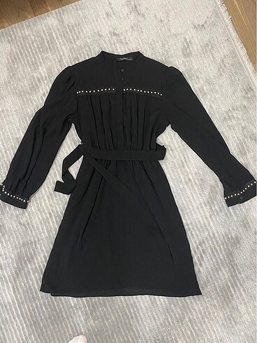 Siyah boncuk detaylı şık elbise