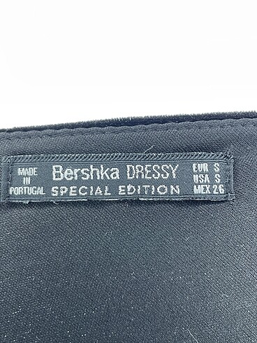 s Beden siyah Renk Bershka Kısa Elbise %70 İndirimli.