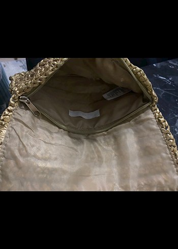 Zincir Detaylı Altın Renkli Örgü Kadın Clutch - Görsel 3