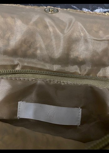 Zincir Detaylı Altın Renkli Örgü Kadın Clutch - Görsel 2