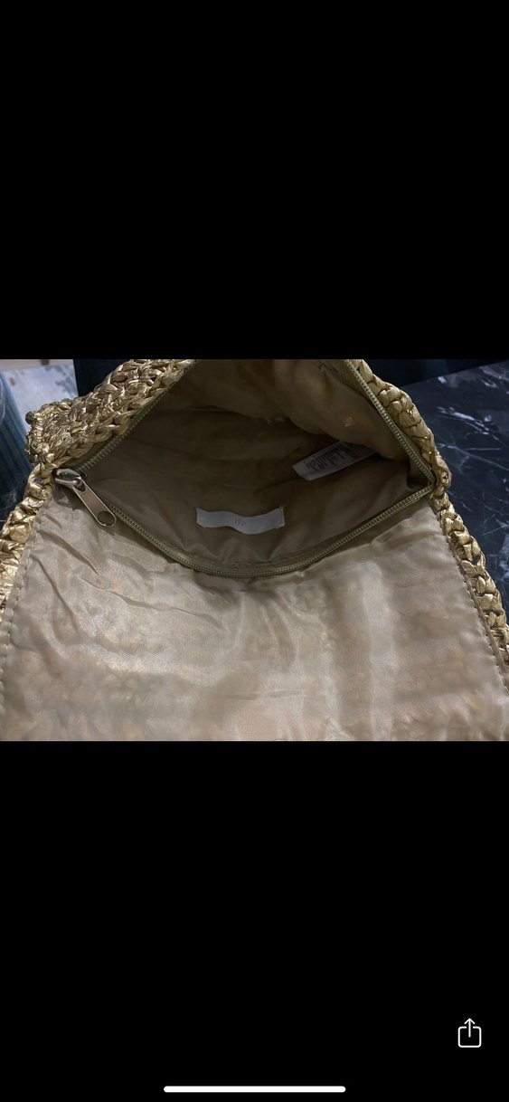 Zincir Detaylı Altın Renkli Örgü Kadın Clutch - Görsel 3