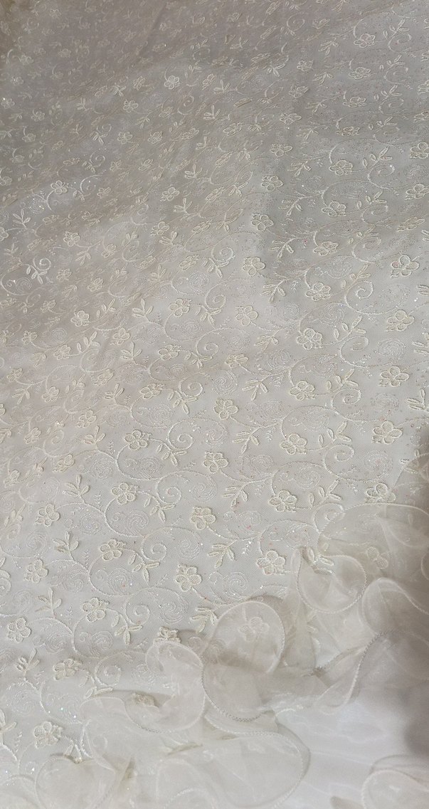 İşlemeli Beyaz Yatak Örtüsü - Görsel 2