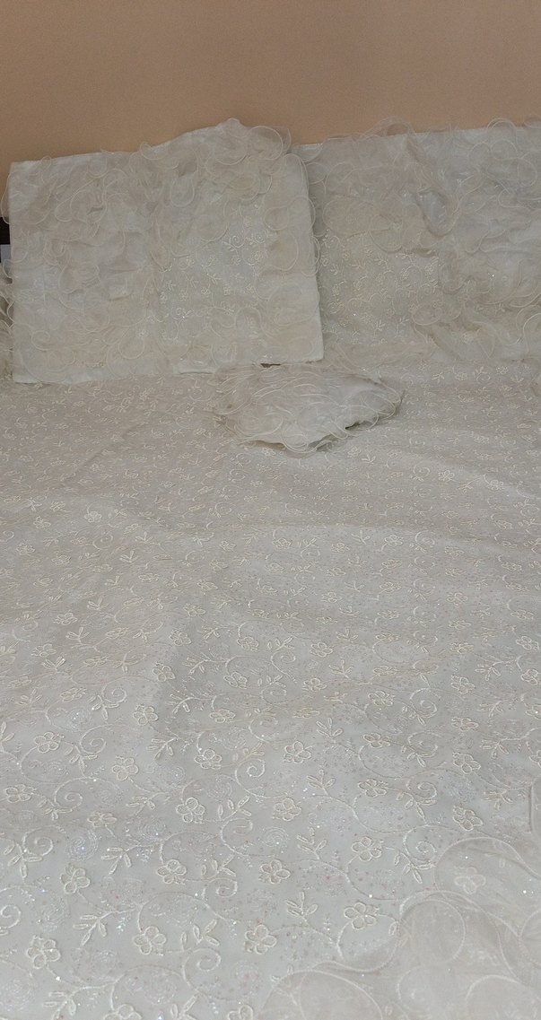 İşlemeli Beyaz Yatak Örtüsü - Görsel 3