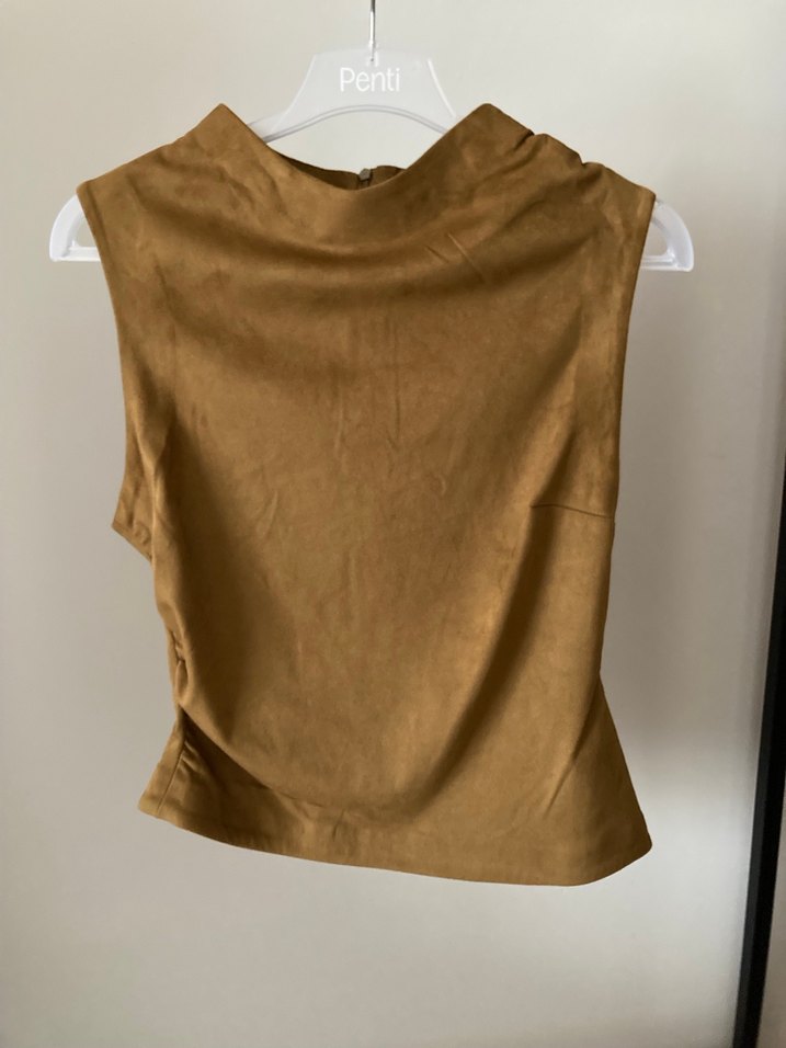 Bershka Kahverengi Yüksek Yakalı Kolsuz Süet Bluz - Görsel 2