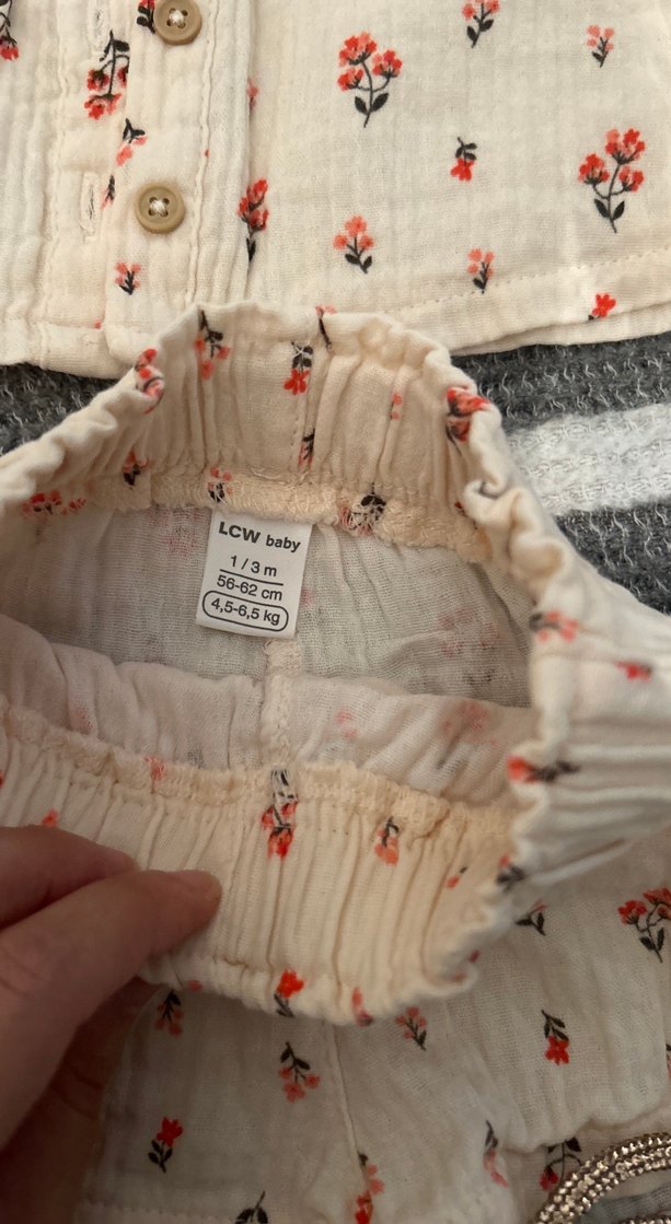 Bebek Kız Fırfırlı Kolsuz Desenli Takım - Görsel 2