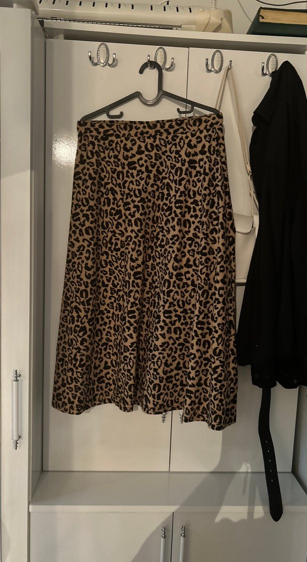 Drapeli Leopar Desenli Midi Etek - Görsel 2