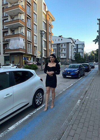 l Beden Işıltılı kumaş esnek vücuda göre oturuyor 