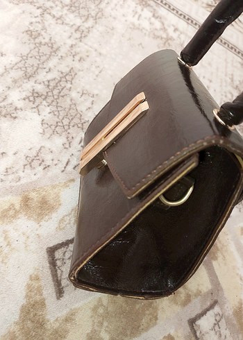 Klasik Parlak Kahverengi Deri Kadın Çanta - Görsel 2