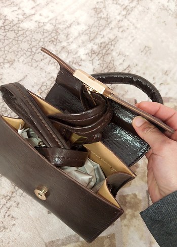 Klasik Parlak Kahverengi Deri Kadın Çanta - Görsel 4