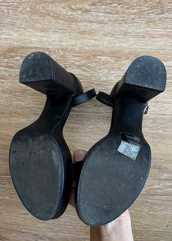 H&M Tokalı Siyah Kadın Topuklu Sandalet
