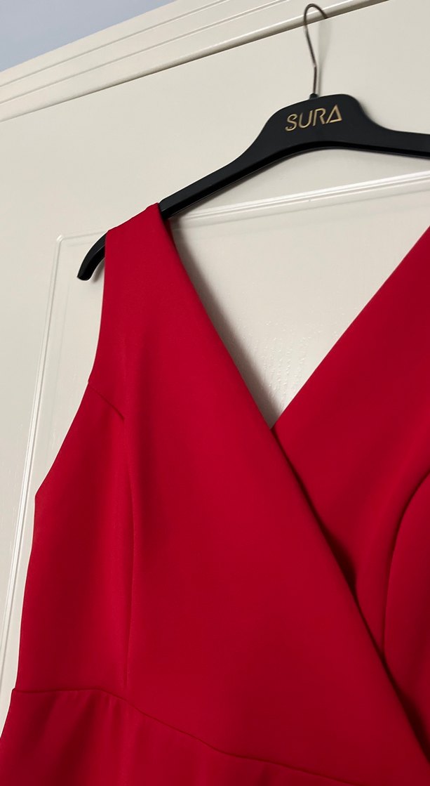 Kırmızı Elbise - Görsel 5