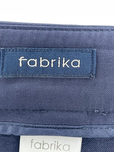 36 Beden lacivert Renk Fabrika Mini Şort %70 İndirimli.