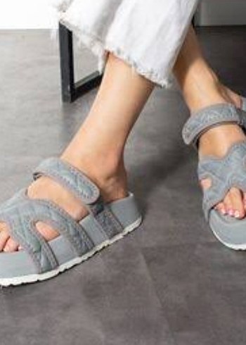 Gri Kadın Dolgu Topuklu Sandalet
