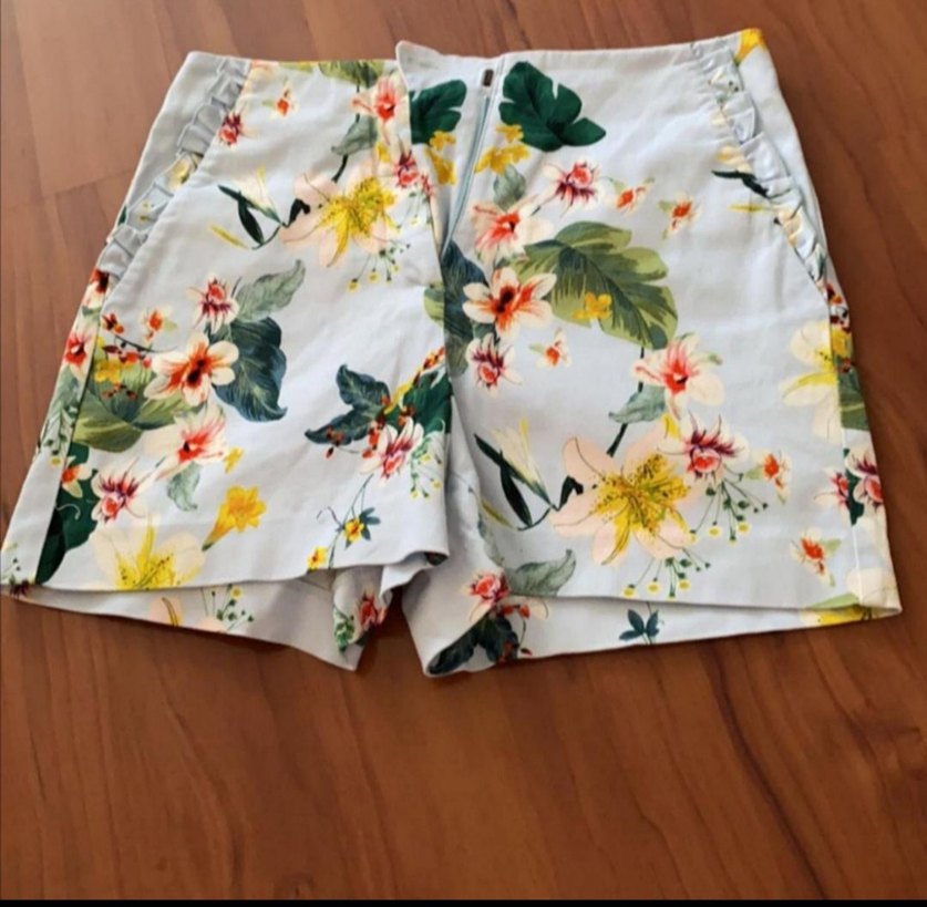 Çiçek Desenli Beyaz Mini Hamile Şortu - Görsel 2