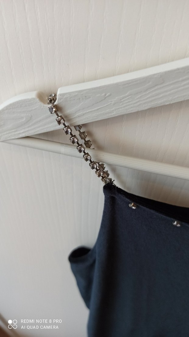 Siyah Zincir Askılı Uzun Drapeli Elbise - Görsel 3