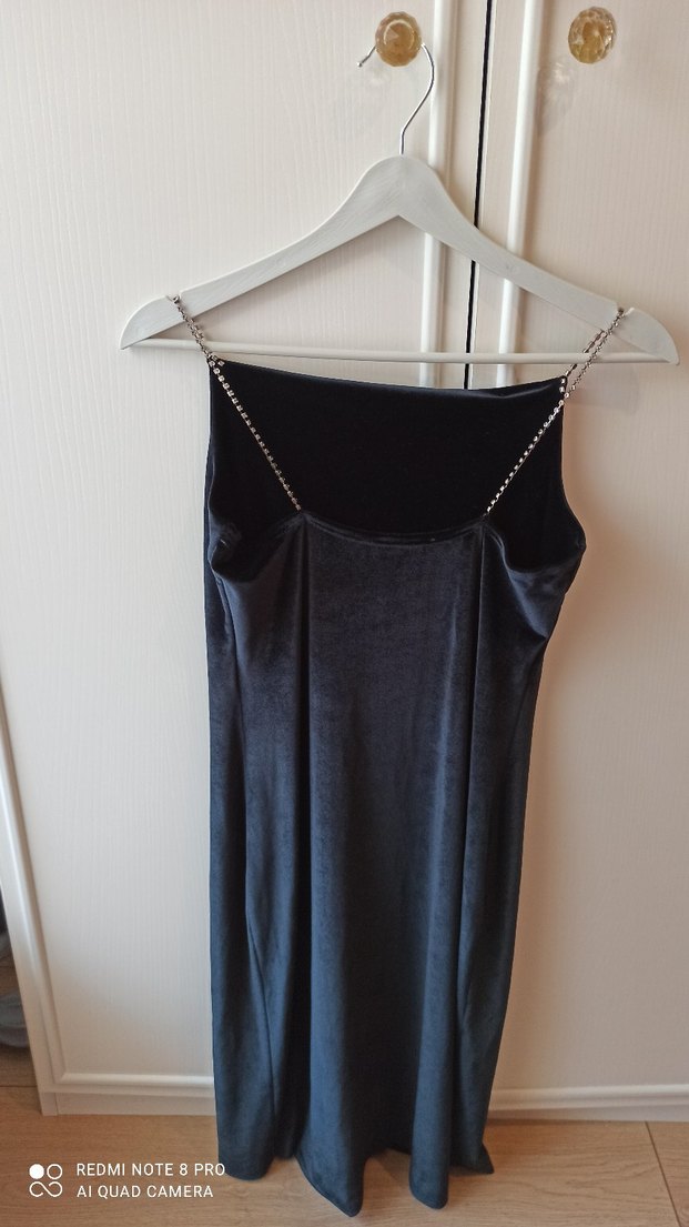 Siyah Zincir Askılı Uzun Drapeli Elbise - Görsel 2