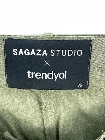 36 Beden haki Renk Trendyol & Milla Mini Şort %70 İndirimli.