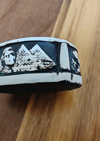 Beyaz ve gri seramik Mısır temalı tasarım küllük - Görsel 3