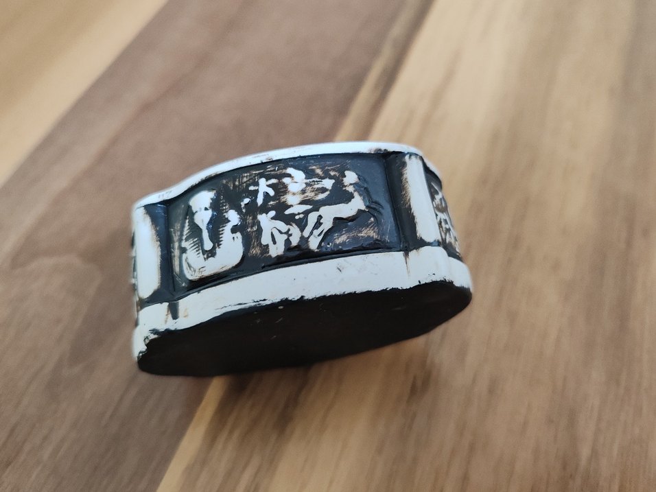 Beyaz ve gri seramik Mısır temalı tasarım küllük - Görsel 2