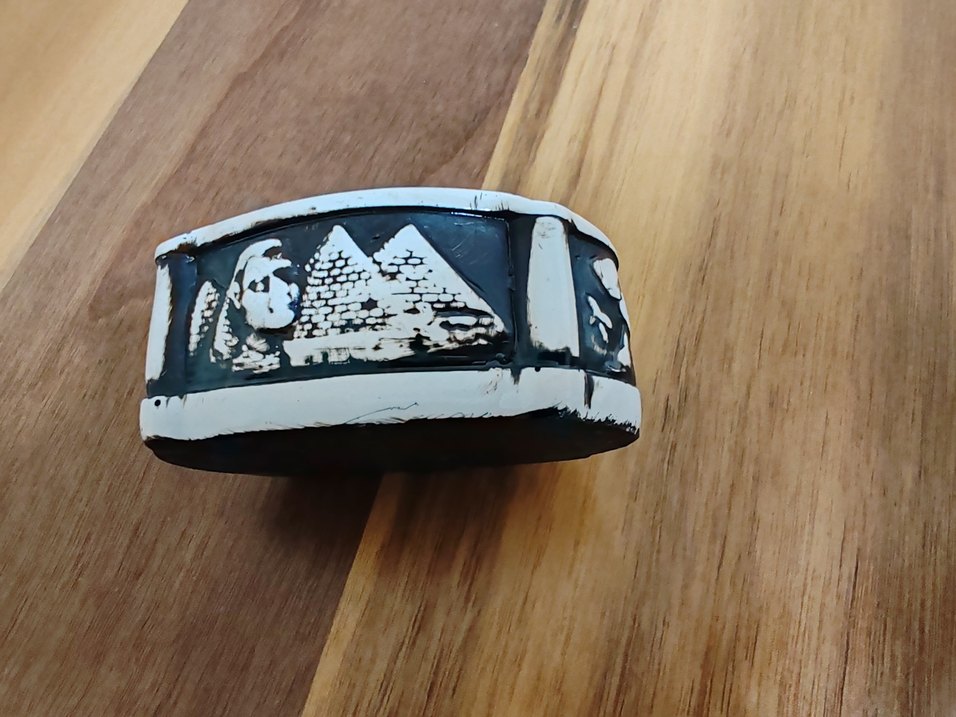 Beyaz ve gri seramik Mısır temalı tasarım küllük - Görsel 3