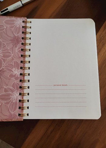 Sert kapaklı orta boy telli 180 sayfa A5 çizgili defter - Görsel 4