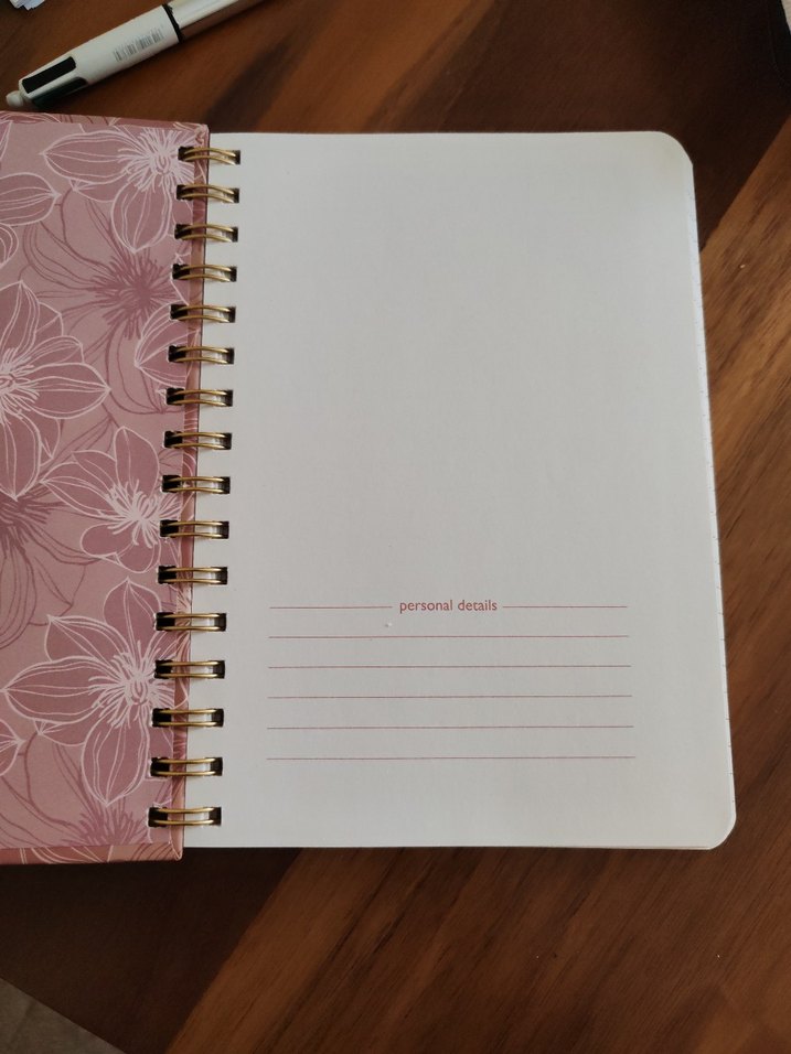 Sert kapaklı orta boy telli 180 sayfa A5 çizgili defter - Görsel 4