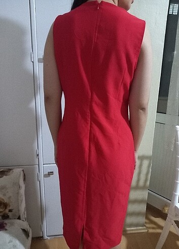 Kırmızı kalem elbise