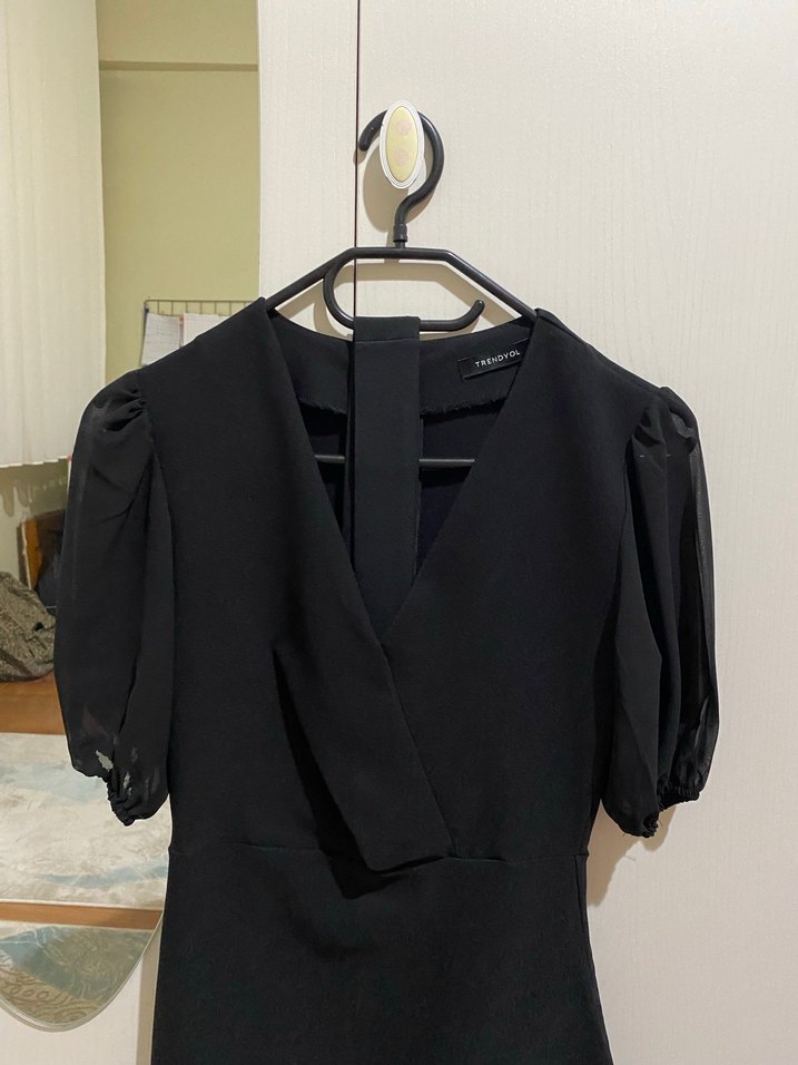 V Yaka Kemerli Siyah Midi Elbise - Görsel 2