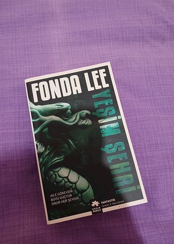 Fonda Lee - Yeşim Şehri Roman