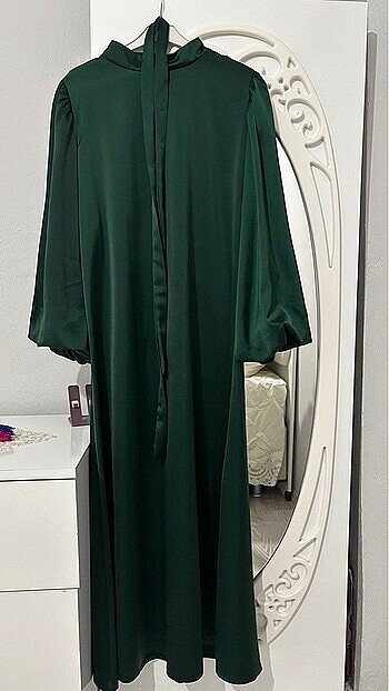 Yesil elbise hic giyilmedi L salaş beden kollari lastikli beli k