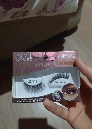 Ardell Chocolate Wispies takma Kirpik - Görsel 3